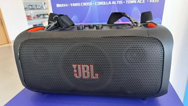 JBL PartyBox On-The-Go Essential 與X1派對喇叭